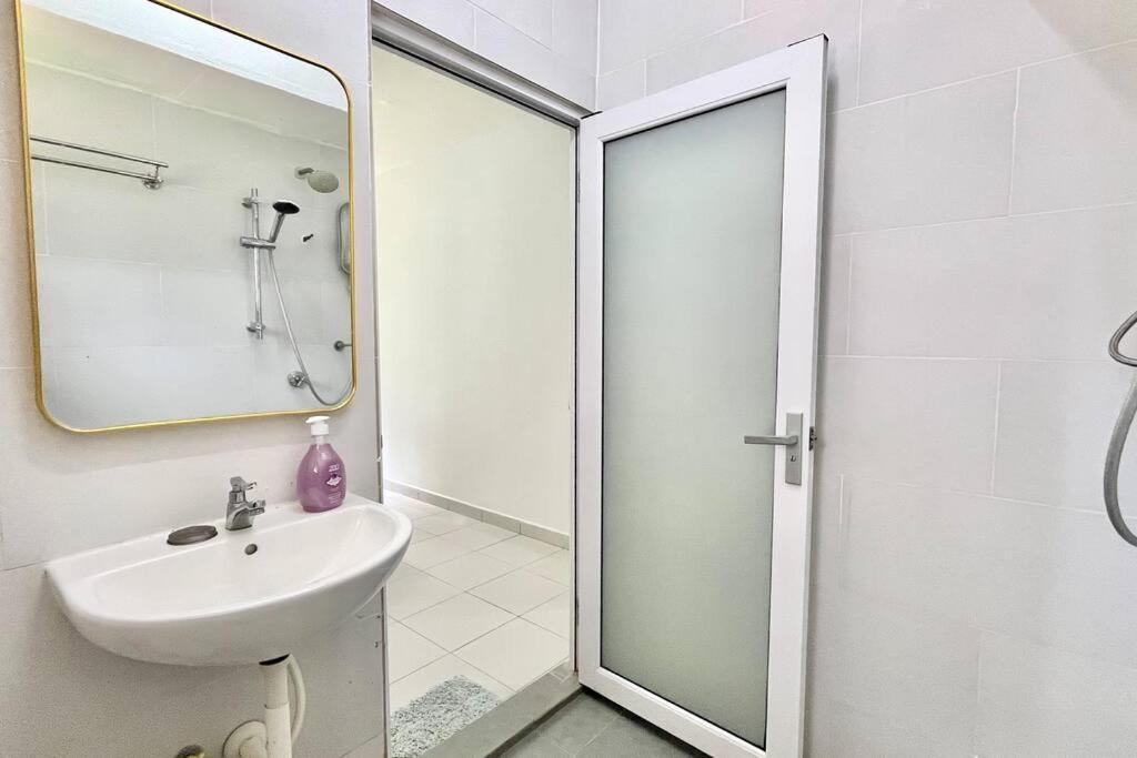 Pangsapuri 3br Family At Desa Pandan Kl Ready Wifi Netflix Kuala Lumpur